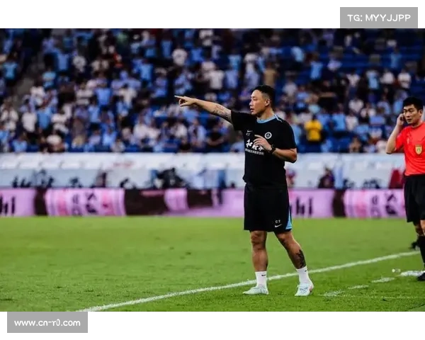 深圳新鹏城主帅陈涛带领球队备战新赛季