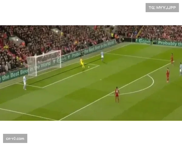 环保组织在欧冠球场外抗议，要求足球产业减少碳足迹